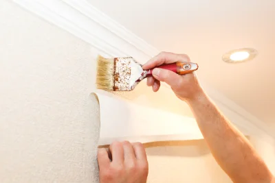 Pose de papier peint à Lécousse — revêtements muraux et toiles de verre